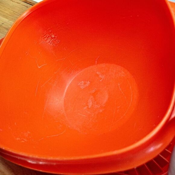 VTG Orange Tupperware Bundle: 6” Servalier Bowl w/ Lid, 3 Snack Cups - Picture 5 of 6